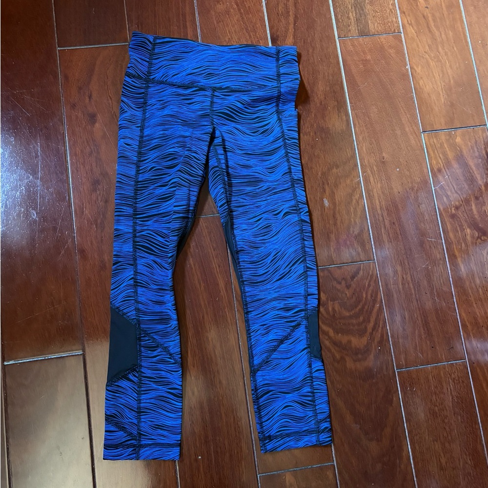 Lululemon Athletica Blue and Black Leggings with Moisture-Wicking Fabric